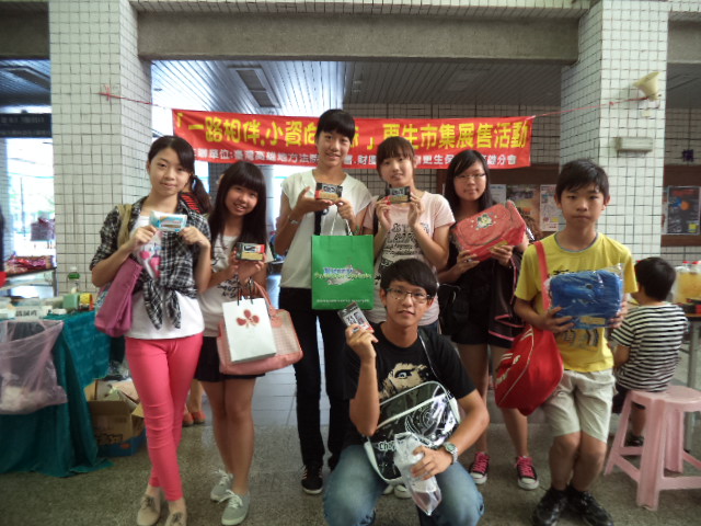 小港社教館更生市集1
