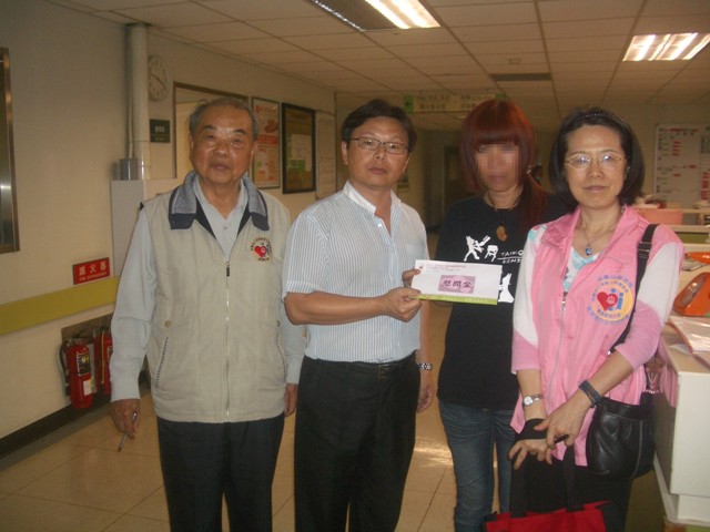 高雄犯保主委率領志工慰問鳥松區4死1傷重大車禍之案件家屬