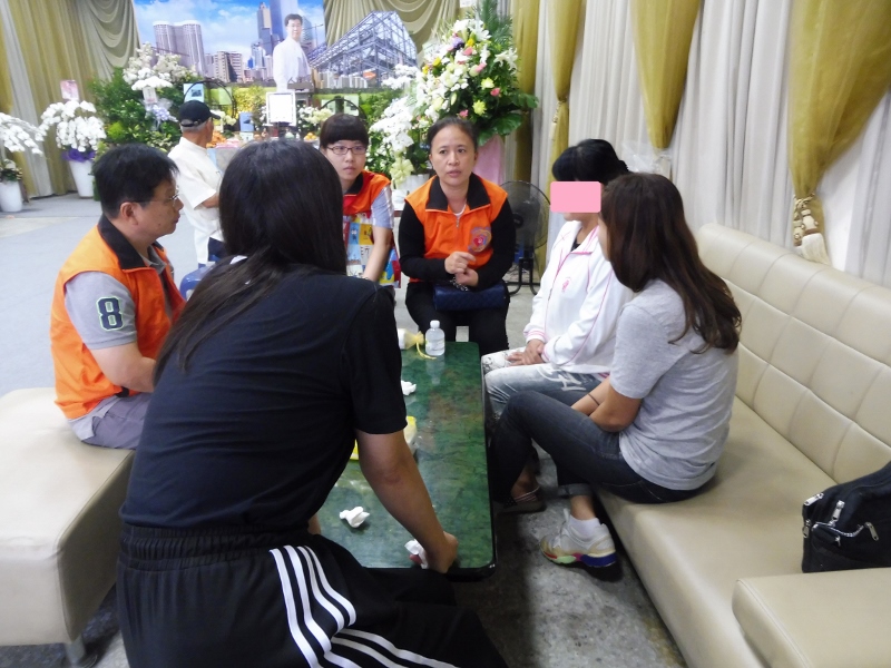 犯保高雄分會慰問助理教授遭殺害一案