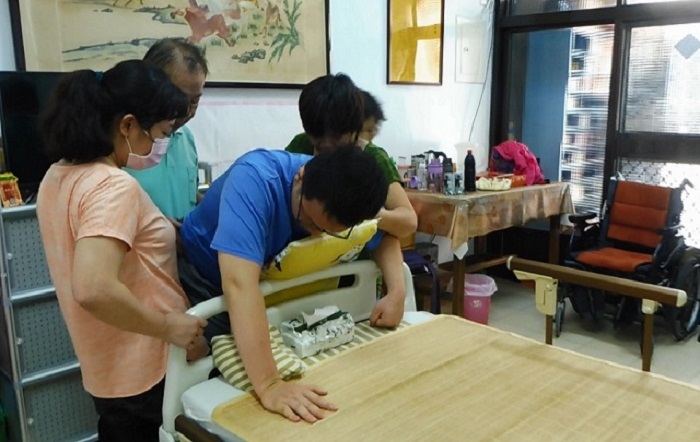 高雄犯保關懷陪伴 重傷家庭總體檢